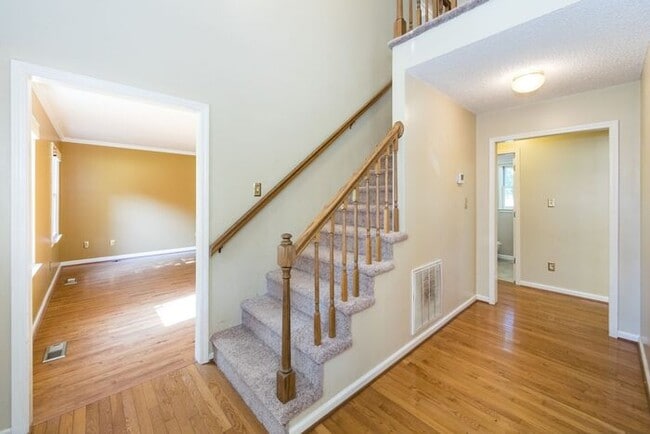 Building Photo - 3BD/1BA Home in Hickory