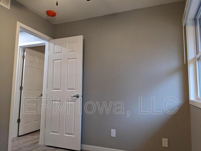 Building Photo - 105 Ludland Dr