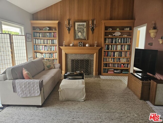 Building Photo - 30838 Broad Beach Rd