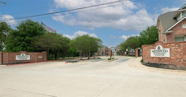 Building Photo - 1001 Krenek Tap Rd