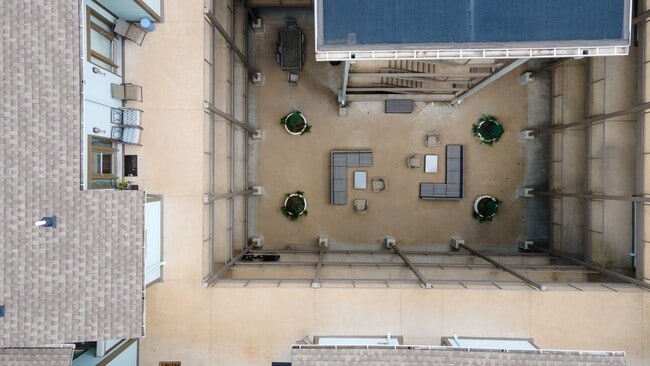 Building Photo - **WALKABLE MIDTOWN CONDO WITH BALCONY AND ...