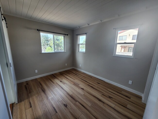 Building Photo - Cozy Craftsman style home!