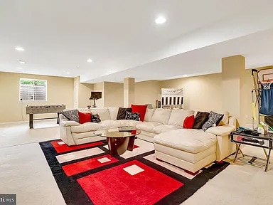 Building Photo - A stunning end-unit carriage home with an ...
