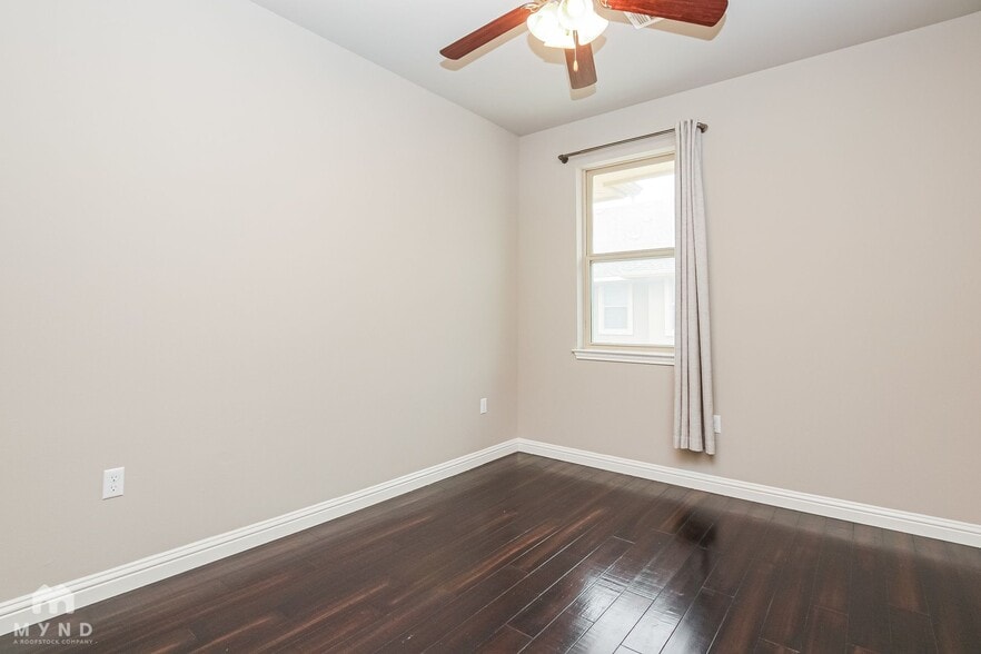 Building Photo - 13800 Lyndhurst St