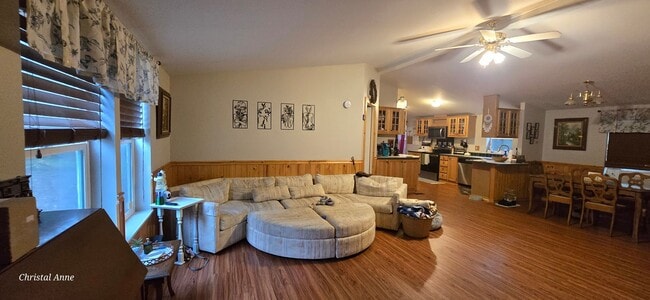 Building Photo - Looking for a room mate PRIVATE 2 Bedroom 1 Bath