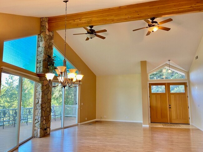 Building Photo - 13055 Summit Ridge Dr