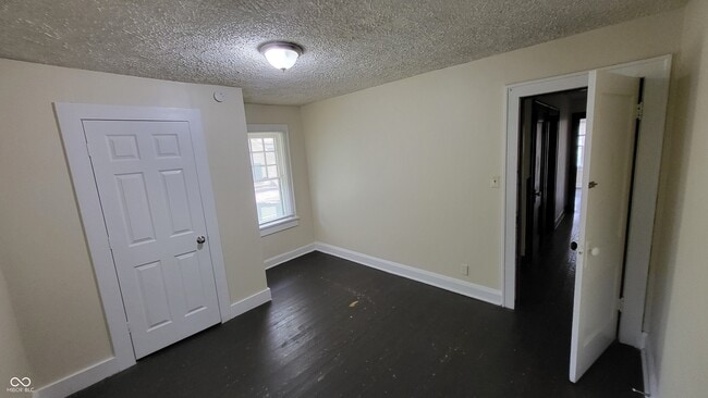 Building Photo - 514 Bernard Ave