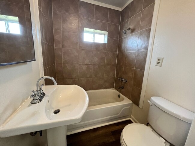 Building Photo - Renovated 4-bedroom home!