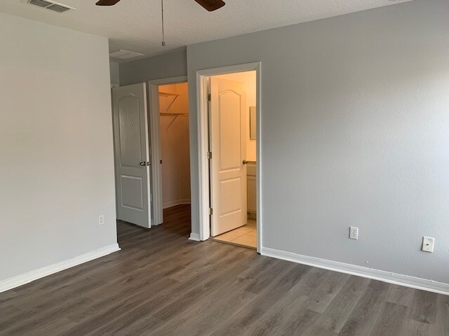 Building Photo - 1803 Royal Ridge Dr