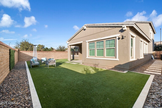 Building Photo - 4050 S Thistle Dr