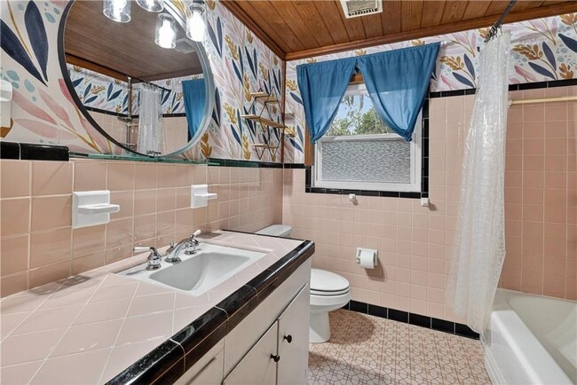 Building Photo - 1601 Walnut Ave