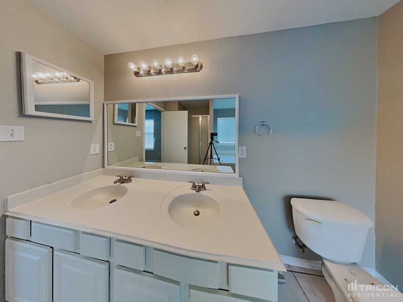 Building Photo - 3018 High Gate Dr