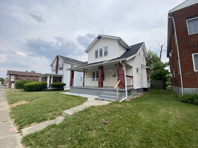 Building Photo - 1004 W Fairview Ave