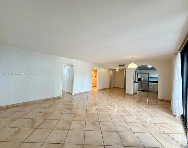 Building Photo - 555 NE 30th St