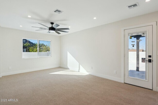 Building Photo - 9626 N 17th Pl