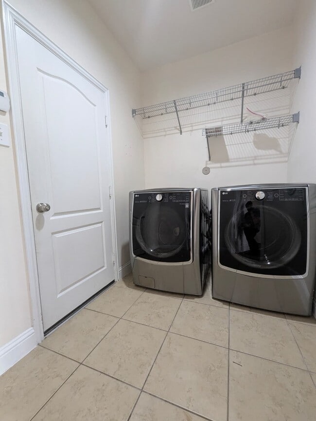 Building Photo - 18302 Wendy Glinn Way