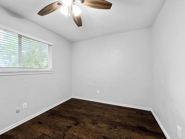 Building Photo - 3 BR/1.5BA | Newly Renovated Single Family Home | 1-Car Covered Parking | Gated backyard!