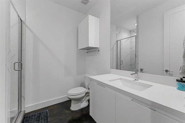 Building Photo - 5854 E Post Oak Ln