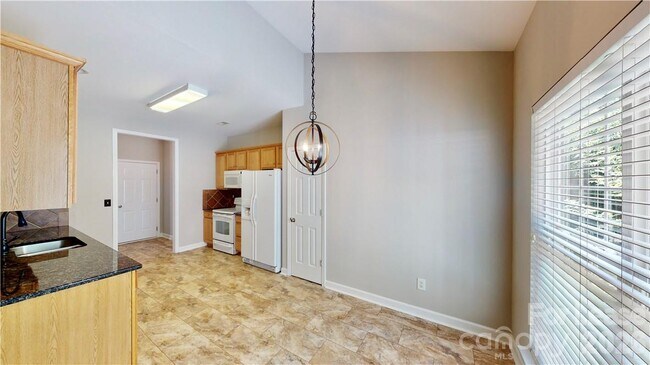 Building Photo - 8321 Suttonview Dr