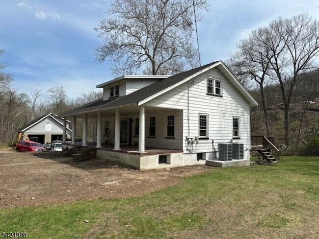 Building Photo - 515 Hamburg Turnpike