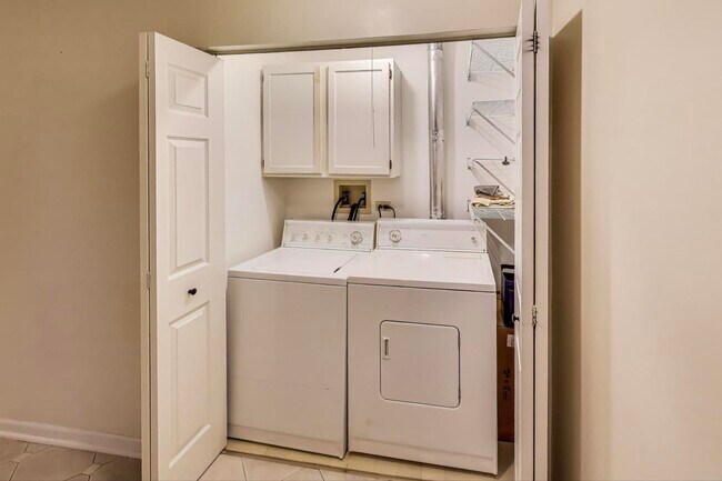 Building Photo - 534 River Front Cir