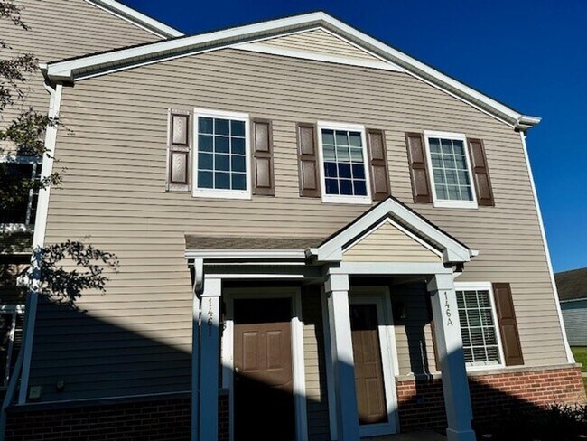 Building Photo - VERY NICE AND NEUTRAL, SECOND FLOOR CONDO, 2BEDROOMS & 2 FULL BATHS. ONE CAR GARAGE