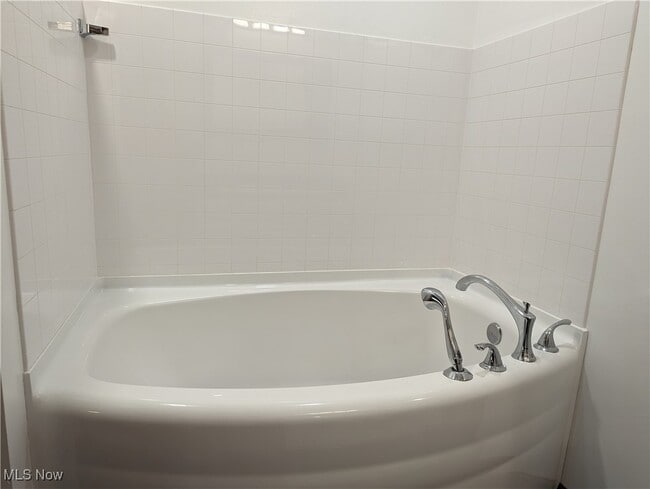 Building Photo - 13807 Equestrian Dr