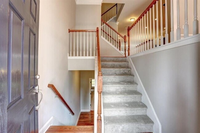 Building Photo - 12820 Doe Dr