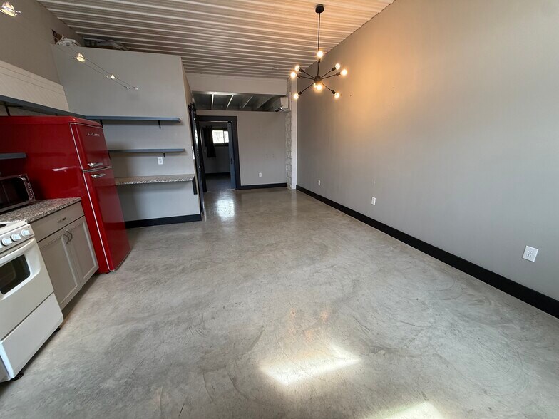 Building Photo - 475 S Hickory St