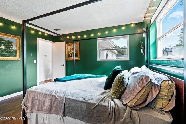 Building Photo - 8440 Frost St N