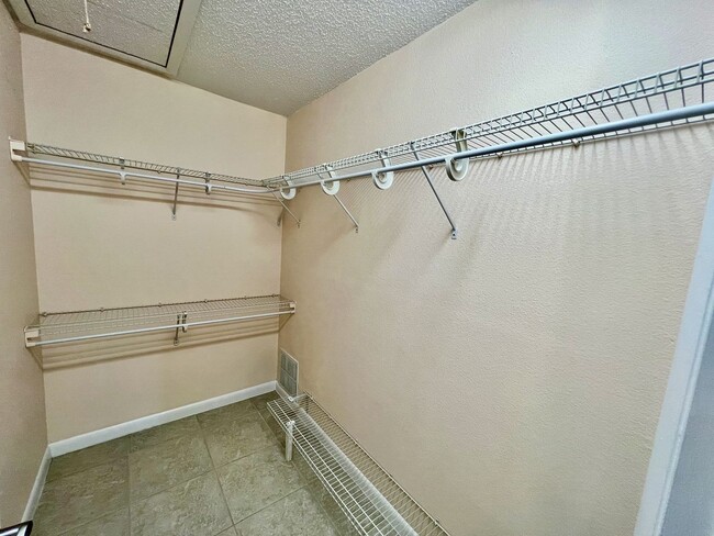 Building Photo - 2 bed 2 bath in Rosemary's District