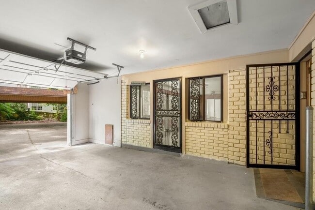 Building Photo - 757 Old Ivy Rd NE