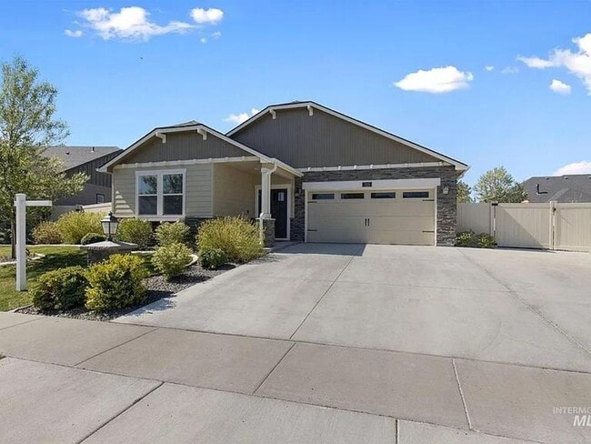 Building Photo - 723 W Heather Woods Dr