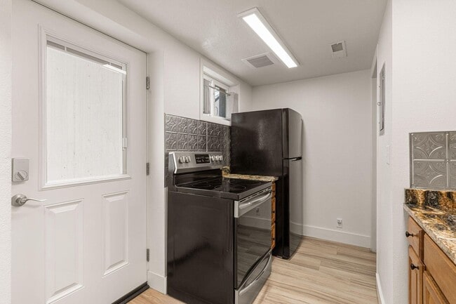 Building Photo - Basement Apartment Near SUU and Cedar High School