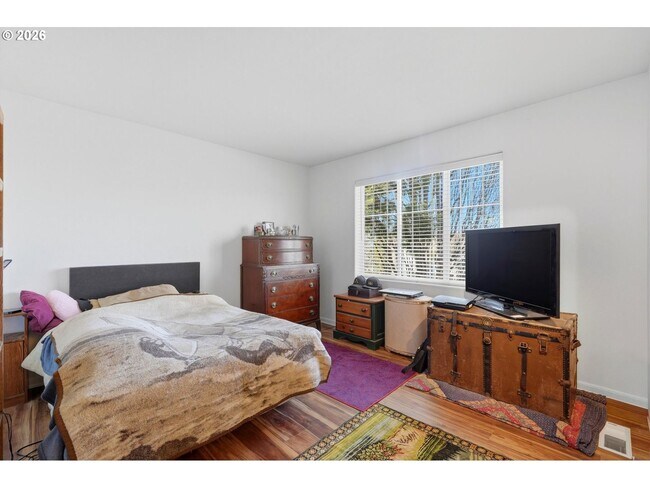 Building Photo - Beautifully Updated 5BR Home with Designer Kitchen, Main-Level Suite & Private Backyard Oasis Nea...