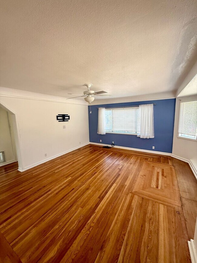 Building Photo - 2036 Lavey St