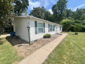 Building Photo - 2840 Applewood Ave