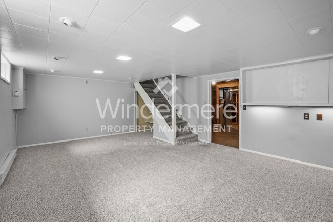 Building Photo - Fantastic Updated South Hill Rancher 3 Bedroom 2 Bath with Hardwood throughout