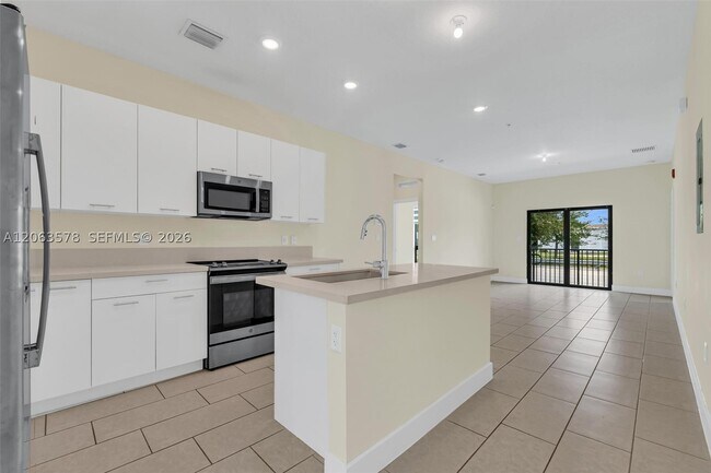 Building Photo - 8167 NW 41st St