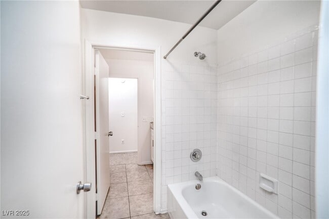 Building Photo - 2542 N Grand Basin Dr