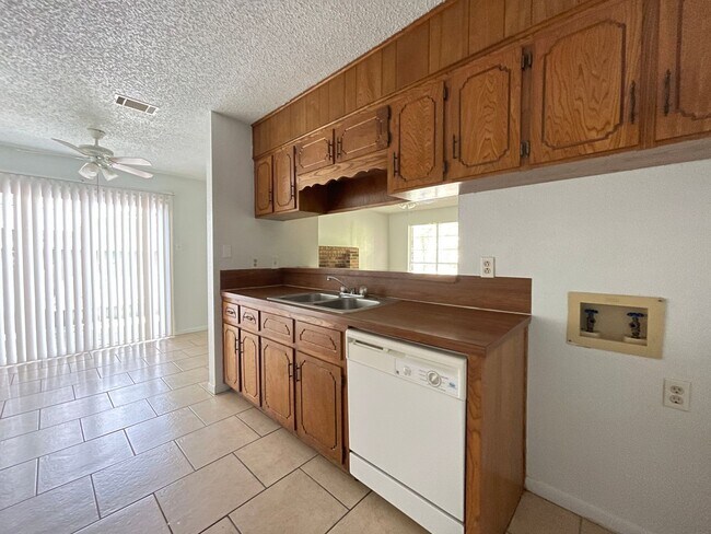 Building Photo - 1704 Bundrant Dr