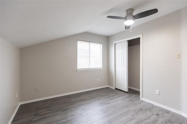 Building Photo - 1701 Golden Sunrise Ln
