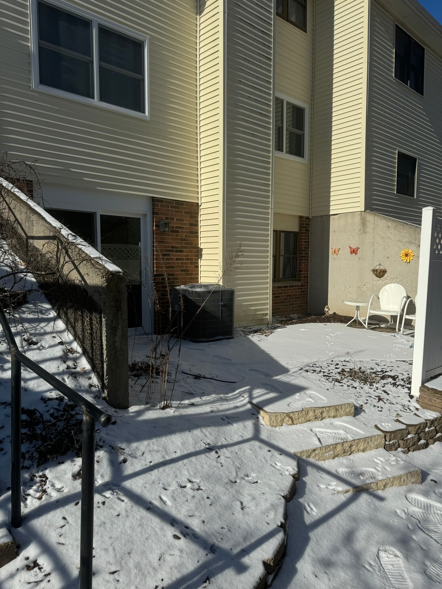 Building Photo - 7S485 Lynn Dr