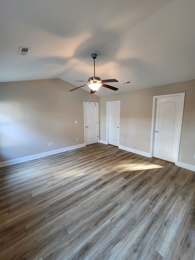 Building Photo - 223 Leadoff Dr