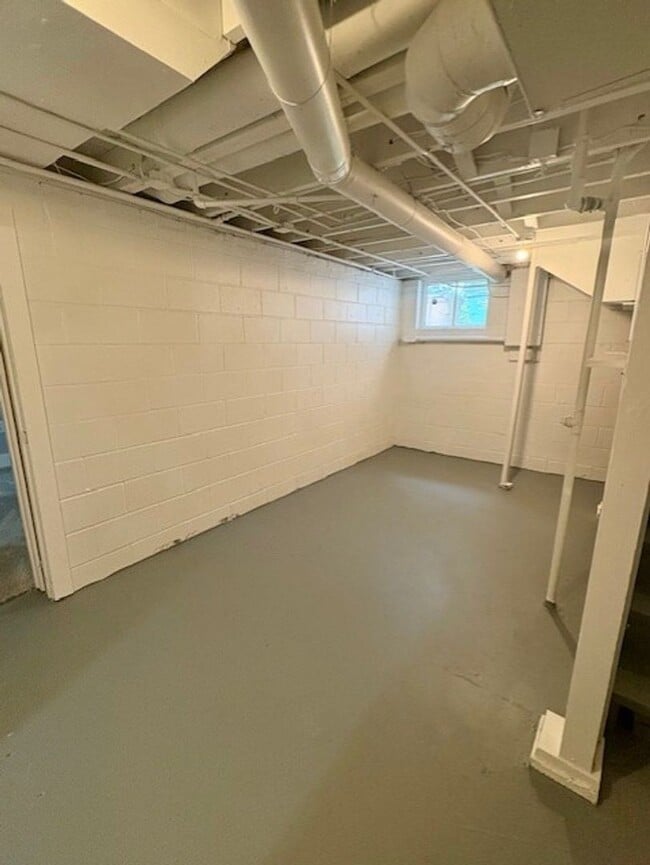 Building Photo - Charming 4-Bedroom Home in the Heart of Wi...