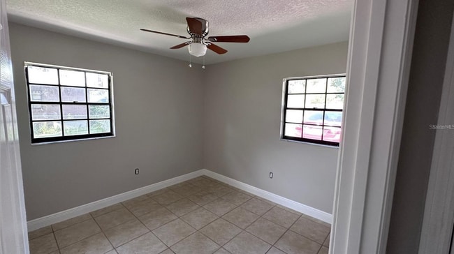 Building Photo - 210 N Lone Oak Dr