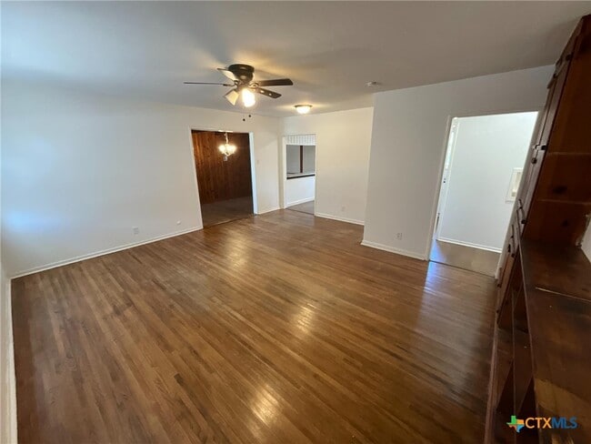 Building Photo - 1004 Lawndale Ave