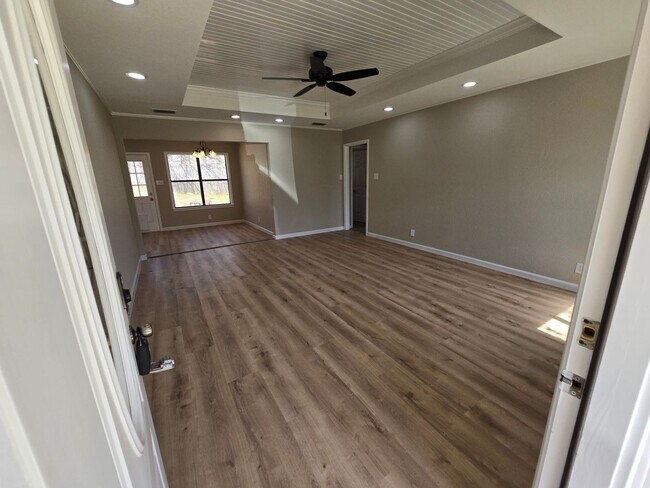 Building Photo - Charming Newly Remodeled Rental Home in a Quiet Neighborhood