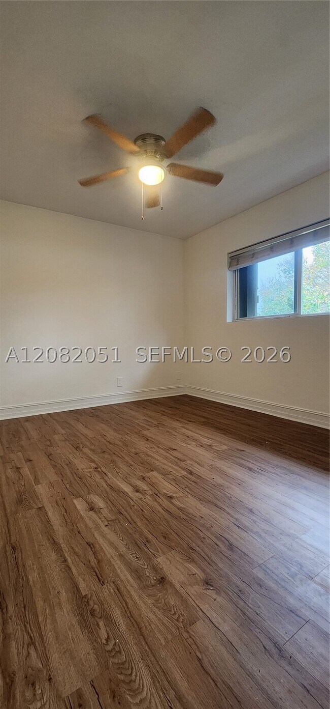 Building Photo - 1423 Holly Heights Dr