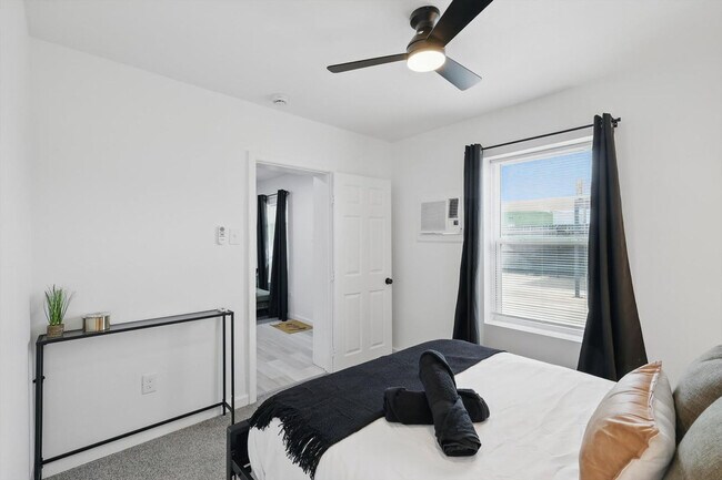 Building Photo - 2336 Minnie St